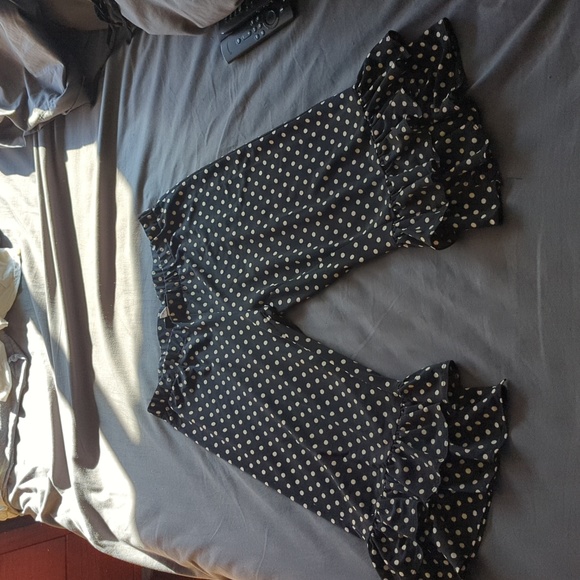 Bloomer Ruffle Capris - Picture 3 of 8